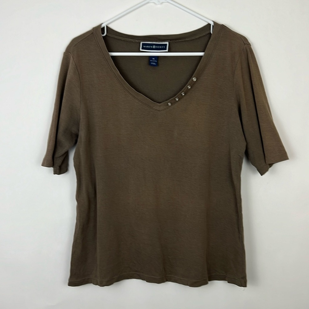 Karen Scott shortsleeved tee with button detail on v-neck brown M